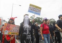Liberan a cuatro estudiantes detenidas durante manifestación por el agua; faltan dos por salir