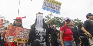 Liberan a cuatro estudiantes detenidas durante manifestaci&oacute;n por el agua; faltan dos por salir