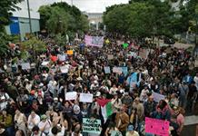 “Nos falló”: manifestantes reclaman a Lemus compromiso de no reprimir protesta frente a Casa Jalisco “Nos falló”: manifestantes reclaman a Lemus compromiso de no reprimir protesta frente a Casa Jalisco