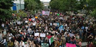 "Nos falló": manifestantes reclaman a Lemus compromiso de no reprimir protesta frente a Casa Jalisco "Nos falló": manifestantes reclaman a Lemus compromiso de no reprimir protesta frente a Casa Jalisco