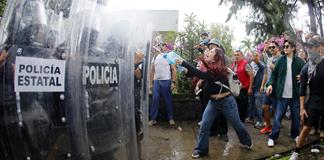Reportan 10 policías heridos de gravedad durante protesta por agua sucia Reportan 10 policías heridos de gravedad durante protesta por agua sucia