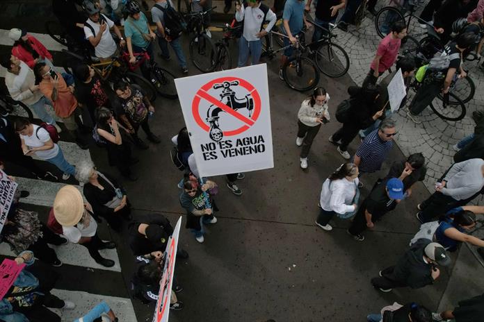UdeG reporta tres estudiantes detenidos durante protesta por la calidad del agua en Guadalajara UdeG reporta tres estudiantes detenidos durante protesta por la calidad del agua en Guadalajara