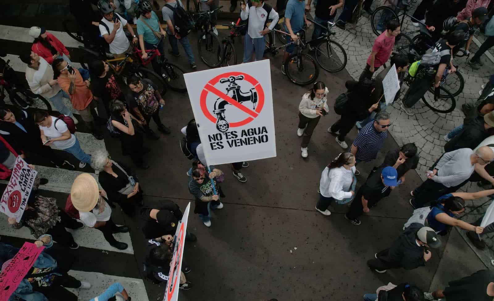 Cuatro estudiantes de la UdeG fueron liberadas tras protesta por el agua; FEU busca la libertad de otros dos