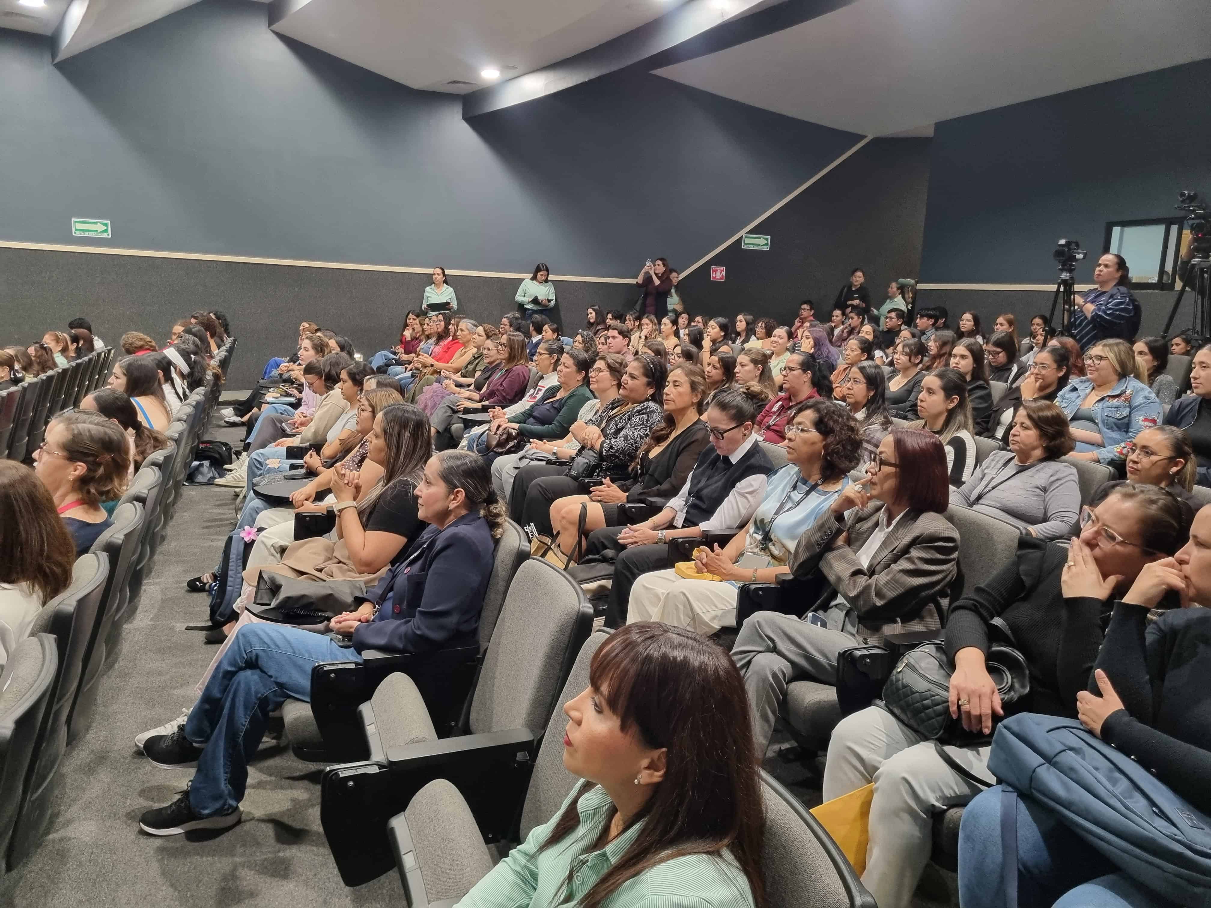 Karla Planter habla del compromiso de ser la primera rectora de la UdeG Karla Planter habla del compromiso de ser la primera rectora de la UdeG