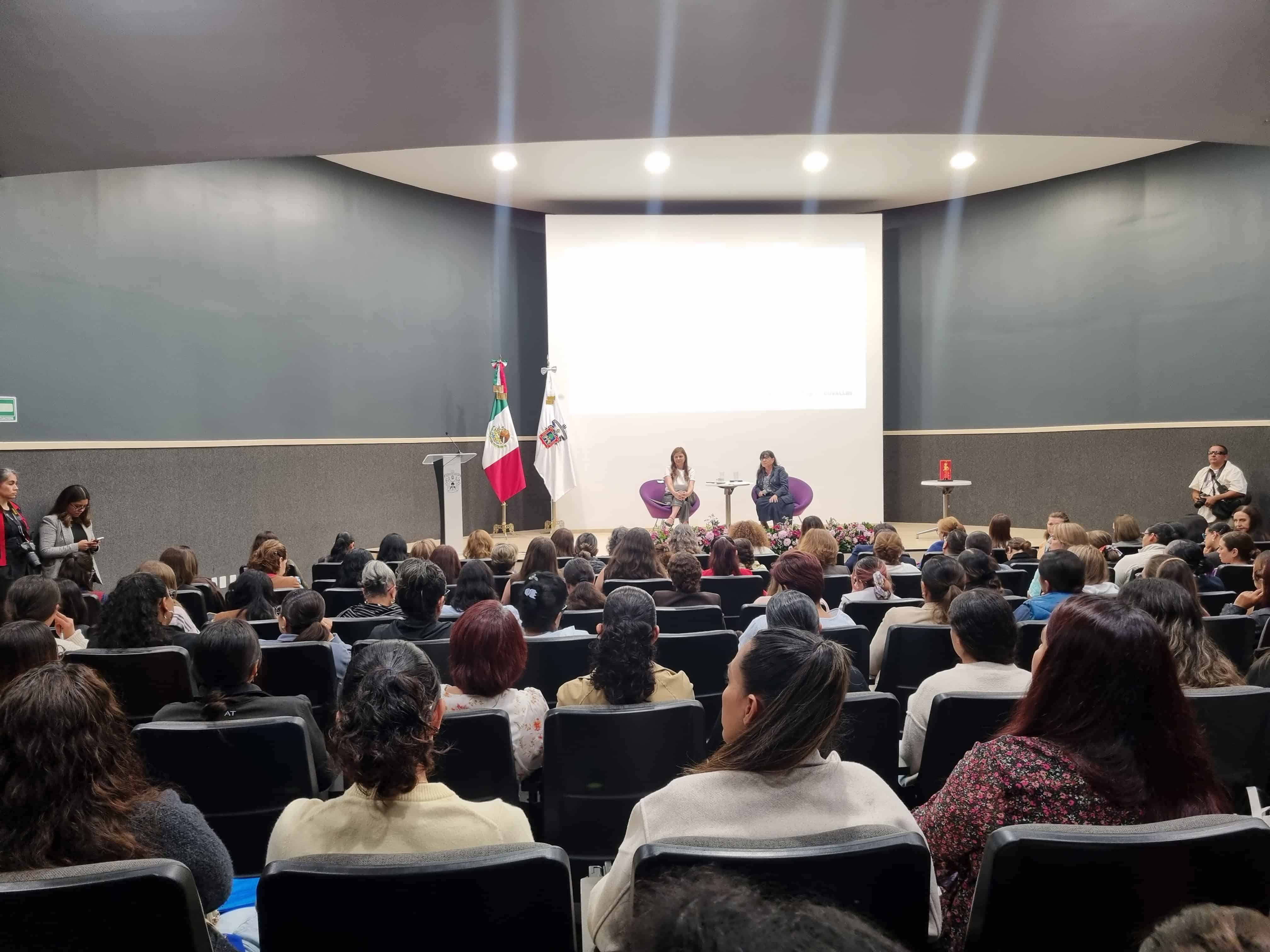 Karla Planter habla del compromiso de ser la primera rectora de la UdeG Karla Planter habla del compromiso de ser la primera rectora de la UdeG