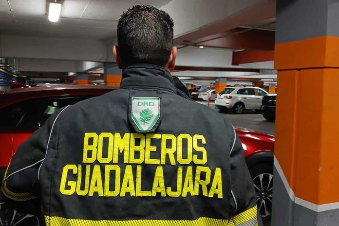 Bomberos de Guadalajara se deslindan y piden a ciudadanos que no califiquen a todos con la misma tijera Bomberos de Guadalajara se deslindan y piden a ciudadanos que no califiquen a todos con la misma tijera