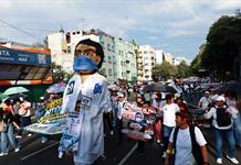 Sheinbaum promete solucionar la falta de medicamentos en el IMSS Sheinbaum promete solucionar la falta de medicamentos en el IMSS