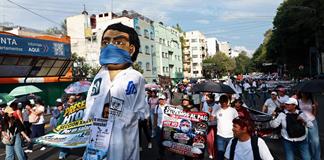 Sheinbaum promete solucionar la falta de medicamentos en el IMSS Sheinbaum promete solucionar la falta de medicamentos en el IMSS