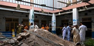 Mueren 32 alumnos y una profesora al derrumbarse el techo de un colegio en Pakistán Mueren 32 alumnos y una profesora al derrumbarse el techo de un colegio en Pakistán