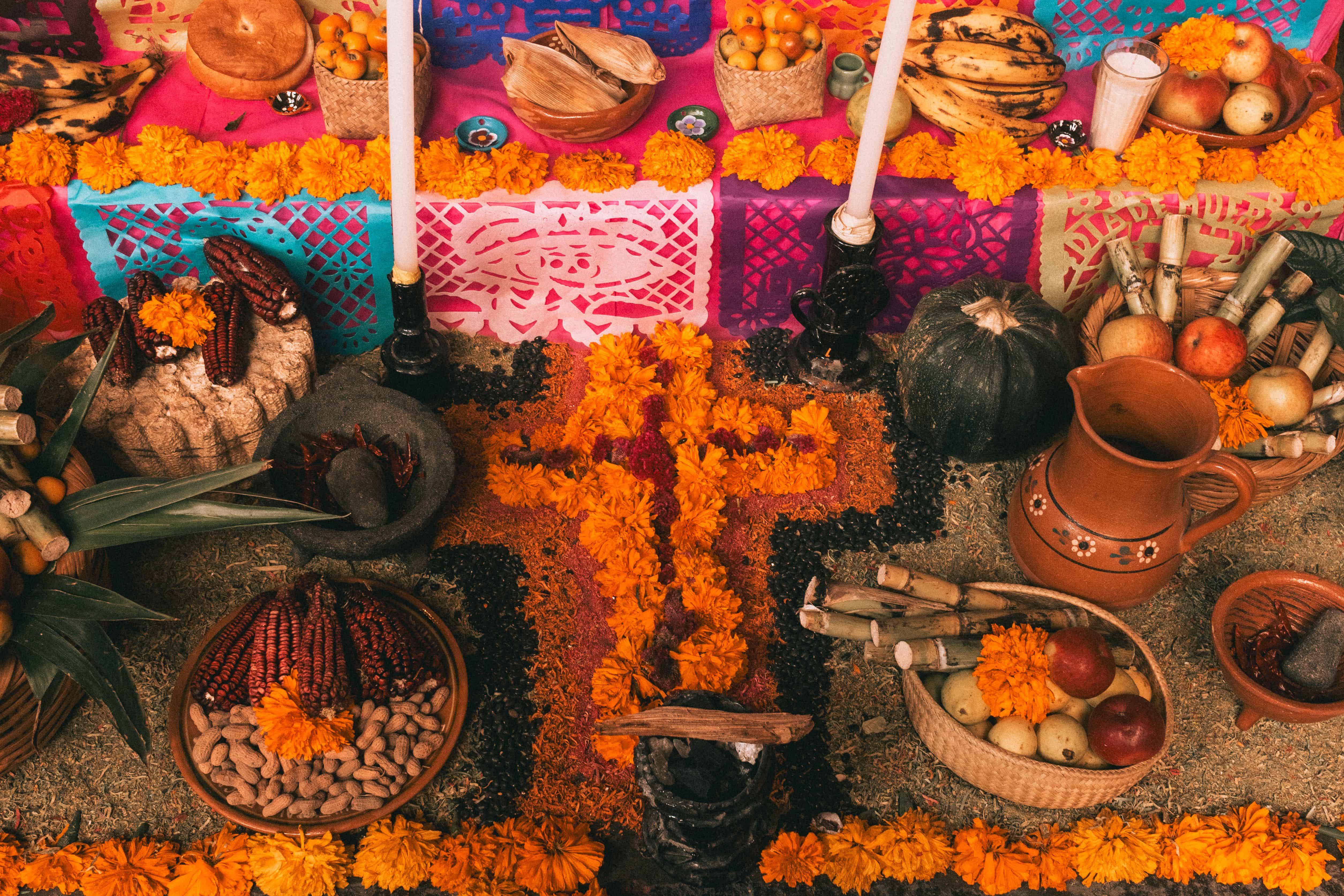 Halloween y el Día de Muertos, dos miradas al más allá Halloween y el Día de Muertos, dos miradas al más allá