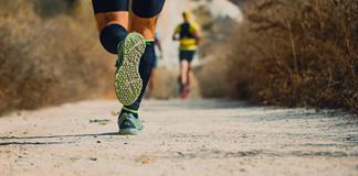 Zapatillas de correr: cu&aacute;ndo s&iacute; y cu&aacute;ndo no usarlas a diario