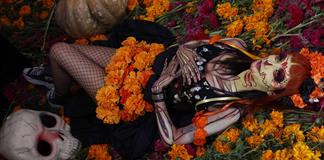Halloween y el Día de Muertos, dos miradas al más allá Halloween y el Día de Muertos, dos miradas al más allá