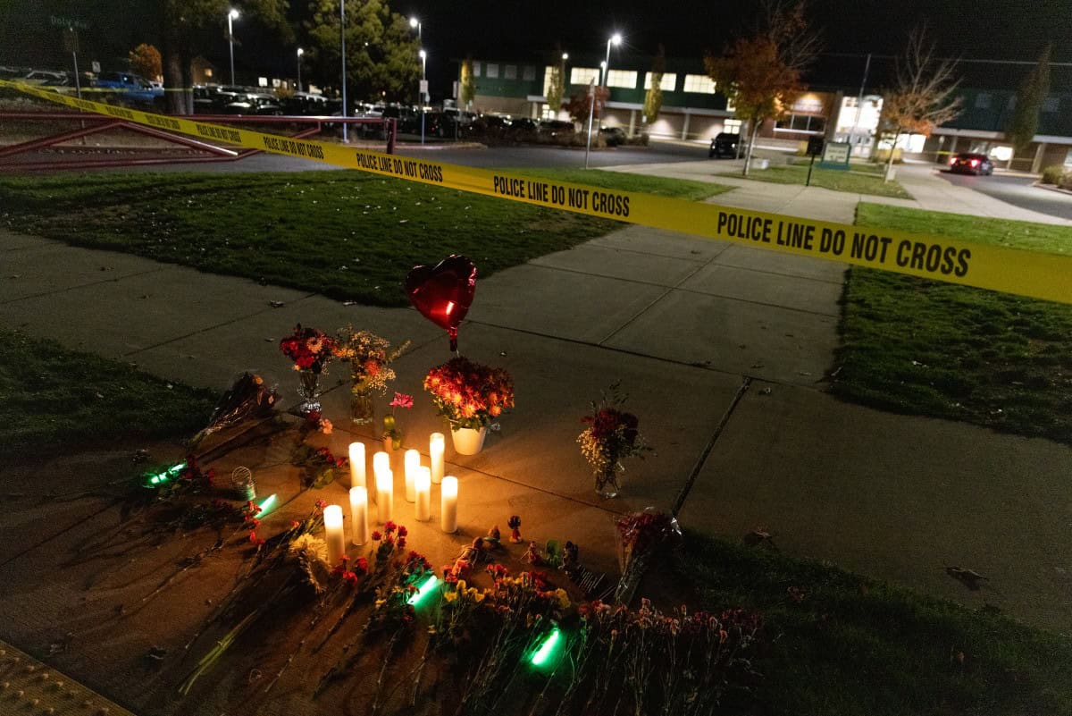 Mueren tres niños y un profesor en tiroteo en escuela de Oregon, EEUU Mueren tres niños y un profesor en tiroteo en escuela de Oregon, EEUU