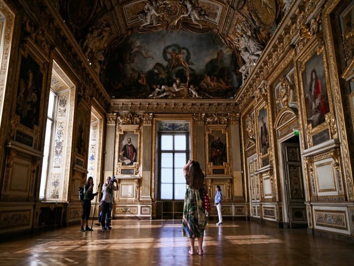 El Louvre y la seguridad, un tema pendiente un año después del robo de joyas El Louvre y la seguridad, un tema pendiente un año después del robo de joyas