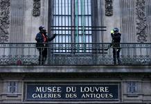 El Louvre y la seguridad, un tema pendiente un año después del robo de joyas El Louvre y la seguridad, un tema pendiente un año después del robo de joyas