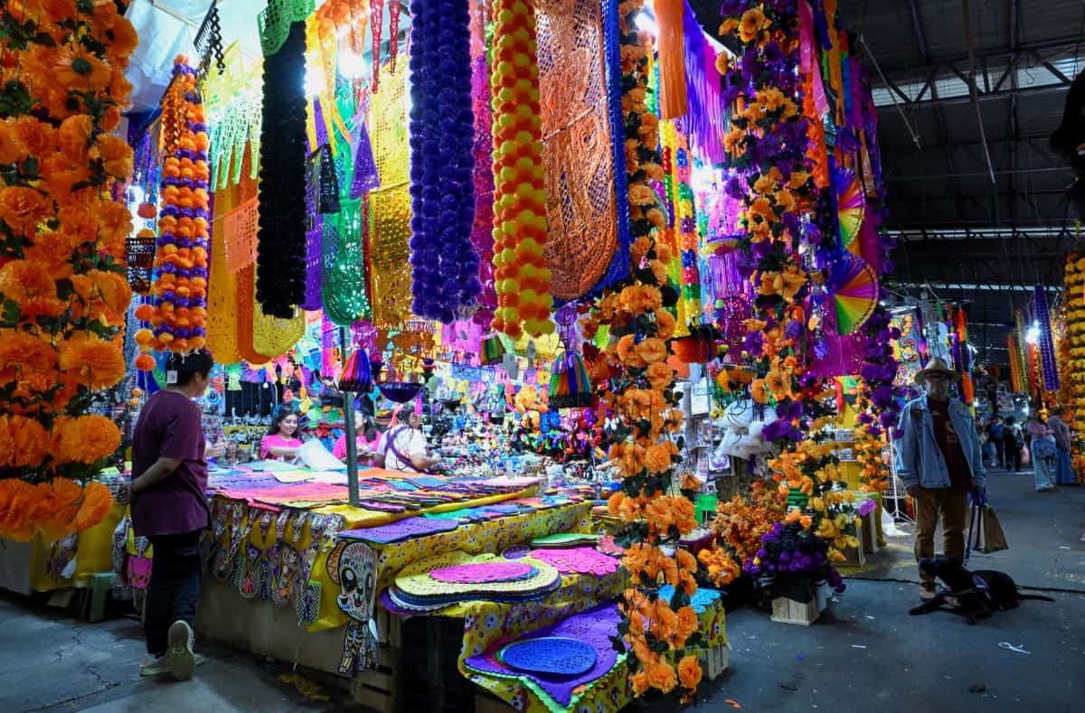 Un pueblo de México viste de arte y color el Día de Muertos Un pueblo de México viste de arte y color el Día de Muertos