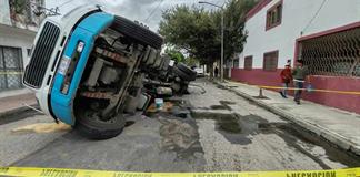 Otro socavón en Guadalajara: cae pipa y cierran circulación en Av. San Rafael Otro socavón en Guadalajara: cae pipa y cierran circulación en Av. San Rafael