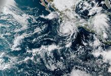 Trudy avanza hacia Jalisco y Colima con previsión de lluvias, fuerte oleaje y mayor fuerza Trudy avanza hacia Jalisco y Colima con previsión de lluvias, fuerte oleaje y mayor fuerza
