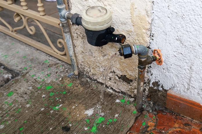 Persisten problemas de agua pese a tandeos del SIAPA Persisten problemas de agua pese a tandeos del SIAPA