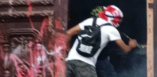 Autoridades piden pistas a ciudadanos para dar con encapuchados de protesta por agua limpia Autoridades piden pistas a ciudadanos para dar con encapuchados de protesta por agua limpia