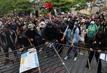 Estudiante sufrió golpes y está bajo investigación, mientras que Jalisco deja a grupos de choque hacer destrozos Estudiante sufrió golpes y está bajo investigación, mientras que Jalisco deja a grupos de choque hacer destrozos