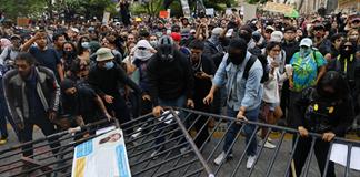 Estudiante sufrió golpes y está bajo investigación, mientras que Jalisco deja a grupos de choque hacer destrozos Estudiante sufrió golpes y está bajo investigación, mientras que Jalisco deja a grupos de choque hacer destrozos