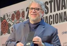 Guillermo del Toro respalda a jóvenes que denuncian problemas con el agua en Guadalajara Guillermo del Toro respalda a jóvenes que denuncian problemas con el agua en Guadalajara