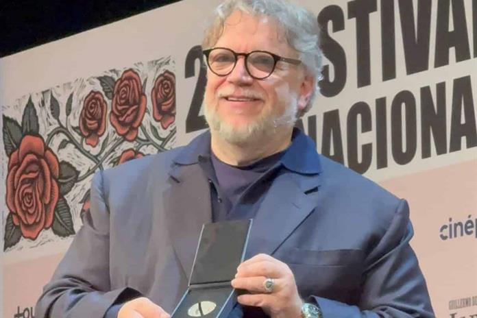 Guillermo del Toro respalda a jóvenes que denuncian problemas con el agua en Guadalajara Guillermo del Toro respalda a jóvenes que denuncian problemas con el agua en Guadalajara