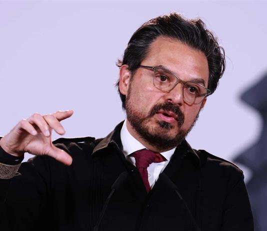 Sheinbaum confirma que Zo&eacute; Robledo seguir&aacute; en IMSS pese a conflicto salarial