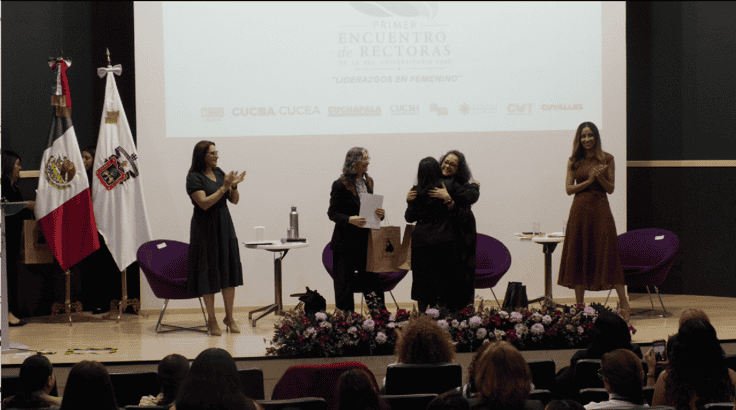 Otoño en Lagos reúne a más de 11 mil personas en su edición XXIII Otoño en Lagos reúne a más de 11 mil personas en su edición XXIII