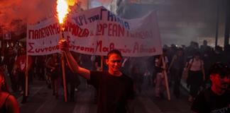 Estudiantes, profesores y funcionarios protestan en Grecia, como en Francia Estudiantes, profesores y funcionarios protestan en Grecia, como en Francia
