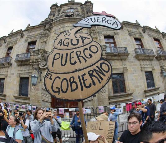 Sheinbaum anuncia hasta 13 mil millones de pesos para resolver crisis de agua en Guadalajara sin endeudar a Jalisco Sheinbaum anuncia hasta 13 mil millones de pesos para resolver crisis de agua en Guadalajara sin endeudar a Jalisco