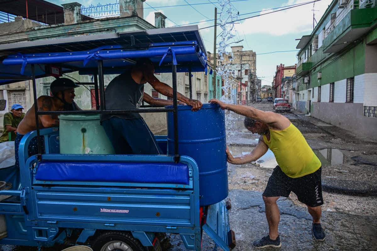 La escasez de agua fuerza a cubanos a cavar pozos para abastecerse La escasez de agua fuerza a cubanos a cavar pozos para abastecerse