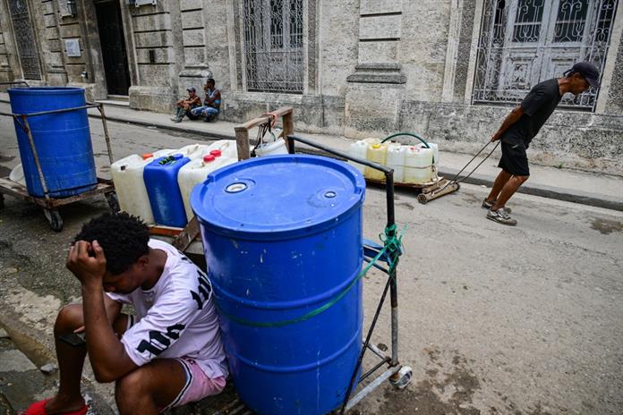 La escasez de agua fuerza a cubanos a cavar pozos para abastecerse La escasez de agua fuerza a cubanos a cavar pozos para abastecerse