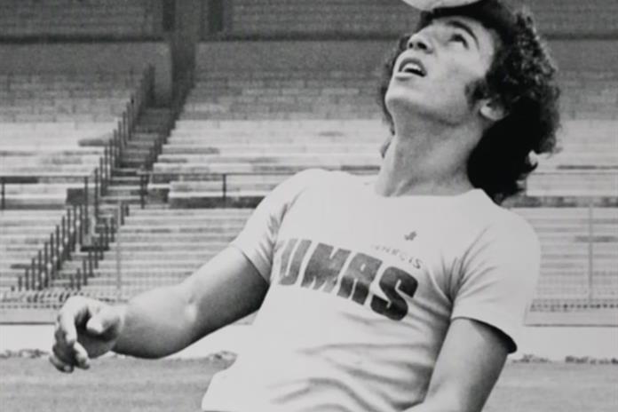 Hugo Sánchez celebra 50 años de su debut con los Pumas de México Hugo Sánchez celebra 50 años de su debut con los Pumas de México