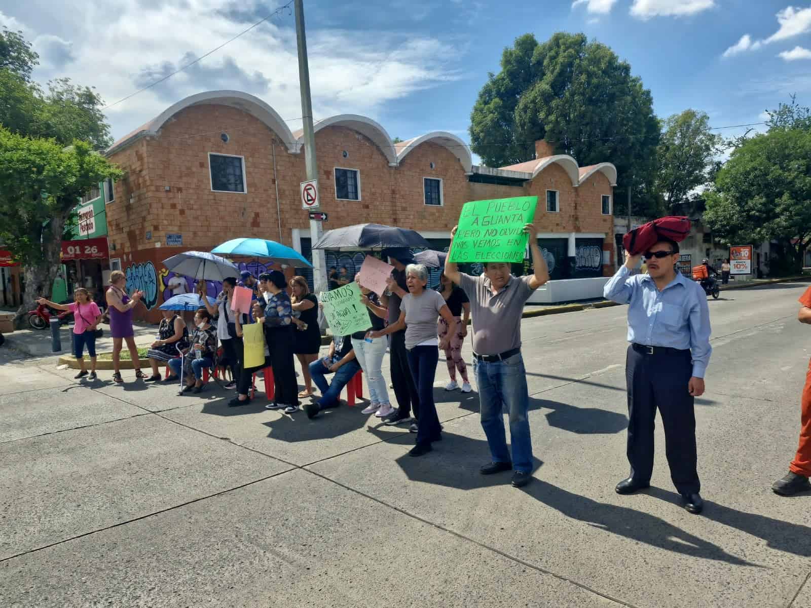 Protestan con bloqueos en Javier Mina y la autopista a Zapotlanejo por crisis de agua del SIAPA
