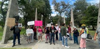 Exigen frente al Ayuntamiento agua limpia; denuncian 2 semanas sin servicio Exigen frente al Ayuntamiento agua limpia; denuncian 2 semanas sin servicio