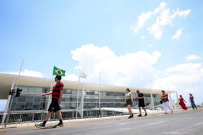 Los brasileños votan para decidir el reñido duelo entre Lula y Bolsonaro Los brasileños votan para decidir el reñido duelo entre Lula y Bolsonaro