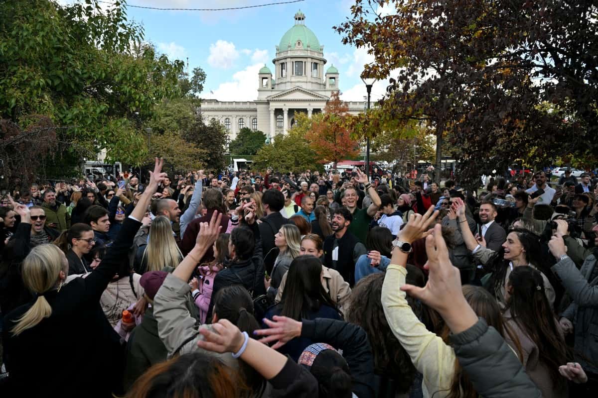 Movimiento estudiantil logra victoria electoral frente a la derecha gobernante de Serbia Movimiento estudiantil logra victoria electoral frente a la derecha gobernante de Serbia