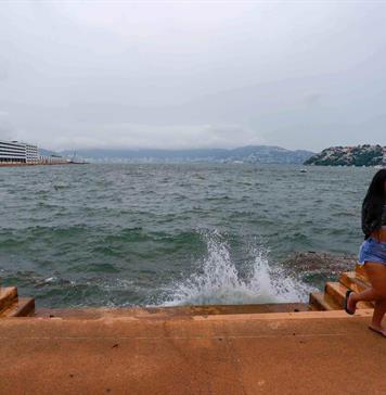 SMN informa debilitamiento de huracán Vance a tormenta tropical en México SMN informa debilitamiento de huracán Vance a tormenta tropical en México