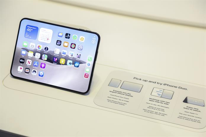 Apple admite un problema en pliegue de pantalla del iPhone Duo y sugiere pedir recambio Apple admite un problema en pliegue de pantalla del iPhone Duo y sugiere pedir recambio