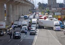 Transportistas acuerdan retirar bloqueos tras reunión con Segob Transportistas acuerdan retirar bloqueos tras reunión con Segob