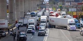 Transportistas acuerdan retirar bloqueos tras reunión con Segob Transportistas acuerdan retirar bloqueos tras reunión con Segob