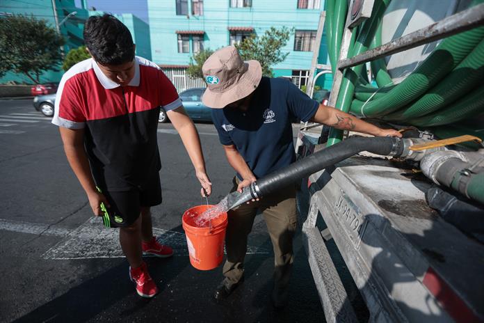 Defiende SSP apoyo con pipas de agua en colonias de Guadalajara Defiende SSP apoyo con pipas de agua en colonias de Guadalajara