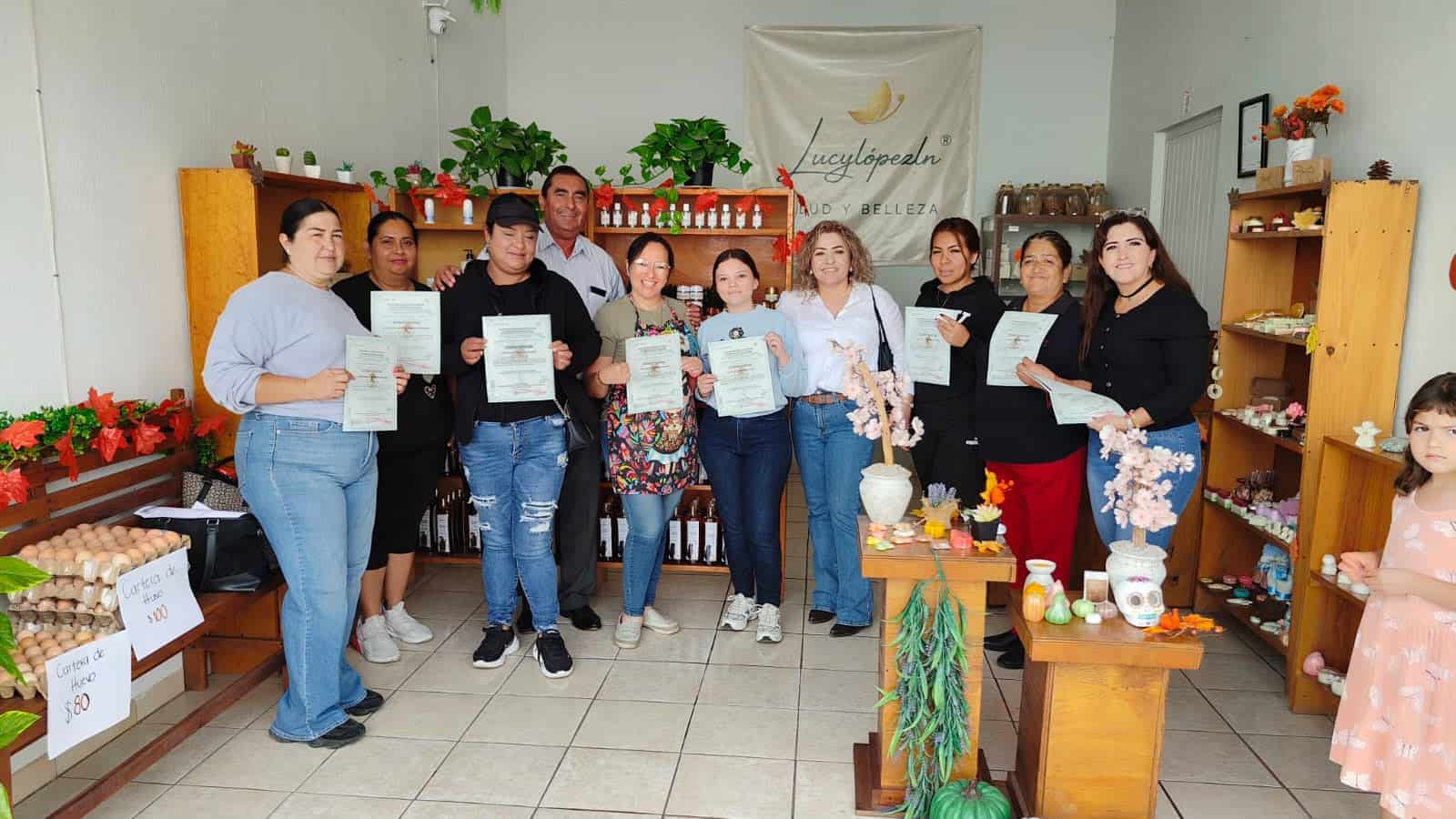 IDEFT capacita a 53 personas en cocina oriental, cerámica y reparación de motocicletas
