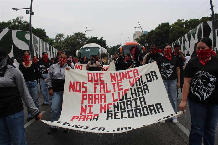 Estudiantes de la Normal de Atequiza marcharon esta semana para exigir mejores condiciones en sus aulas Estudiantes de la Normal de Atequiza marcharon esta semana para exigir mejores condiciones en sus aulas