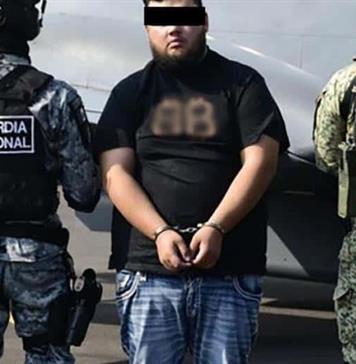 Bloquean carreteras tras captura de presunto capo en México Bloquean carreteras tras captura de presunto capo en México