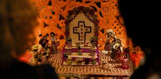 Madrid recuerda a los exiliados en México con un altar interactivo del Día de Muertos Madrid recuerda a los exiliados en México con un altar interactivo del Día de Muertos