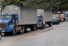 Transportistas y Gobierno de Ocotlán llegan a acuerdos sobre el paso de camiones pesados por la ciudad Transportistas y Gobierno de Ocotlán llegan a acuerdos sobre el paso de camiones pesados por la ciudad