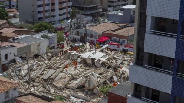 Confirman 2 muertos y 9 desaparecidos en el derrumbe de un edificio en ...